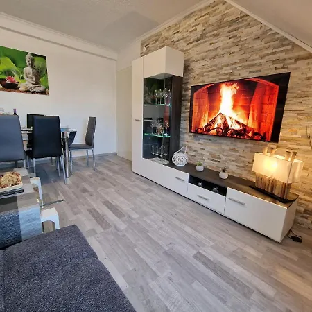 Exklusives Dachgeschoss-apartment: Zentrales Mit Highspeed-internet * Kassel