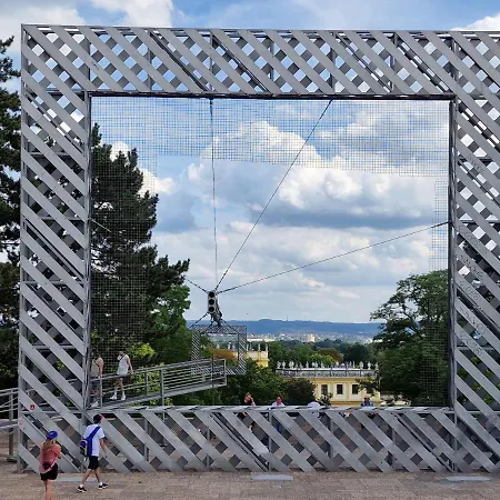 Exklusives Dachgeschoss-apartment: Zentrales Mit Highspeed-internet Apartment *