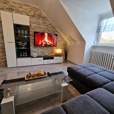 Exklusives Dachgeschoss-apartment: Zentrales Mit Highspeed-internet Apartment
