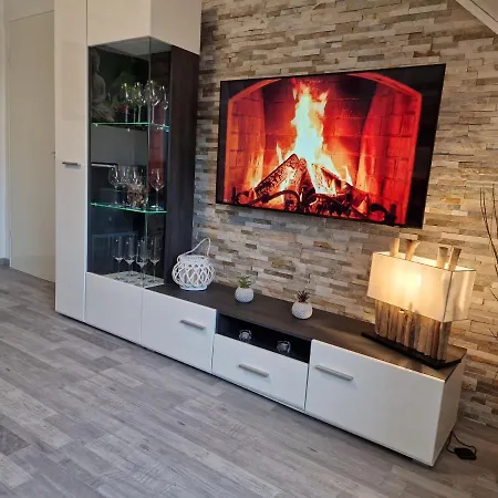 Apartment Exklusives Dachgeschoss-apartment: Zentrales Mit Highspeed-internet