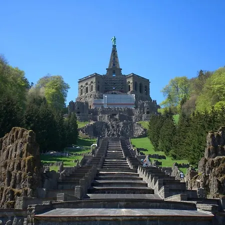 Apartment Exklusives Dachgeschoss-apartment: Zentrales Mit Highspeed-internet