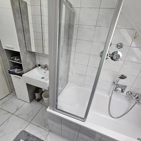 Exklusives Dachgeschoss-apartment: Zentrales Mit Highspeed-internet *