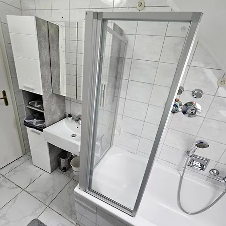 Exklusives Dachgeschoss-apartment: Zentrales Mit Highspeed-internet