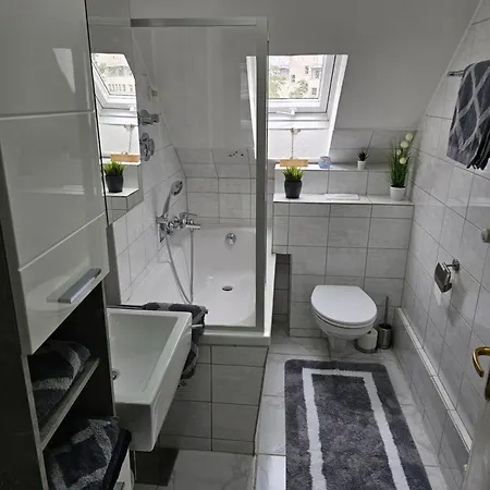 Exklusives Dachgeschoss-apartment: Zentrales Mit Highspeed-internet