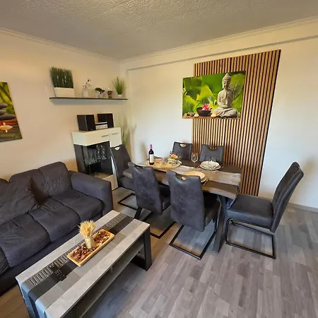Apartment Exklusives Dachgeschoss-apartment: Zentrales Mit Highspeed-internet