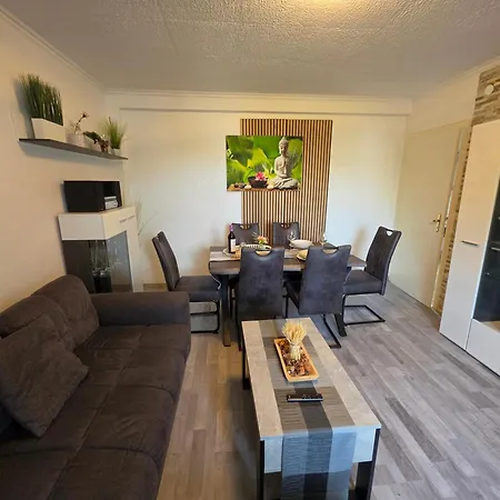 Exklusives Dachgeschoss-apartment: Zentrales Mit Highspeed-internet Apartment Kassel