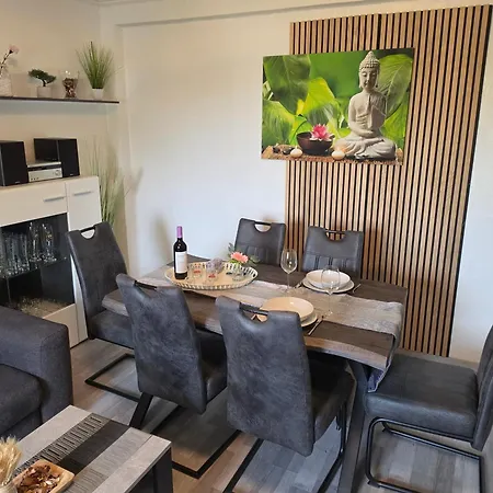 Apartment Exklusives Dachgeschoss-apartment: Zentrales Mit Highspeed-internet Kassel